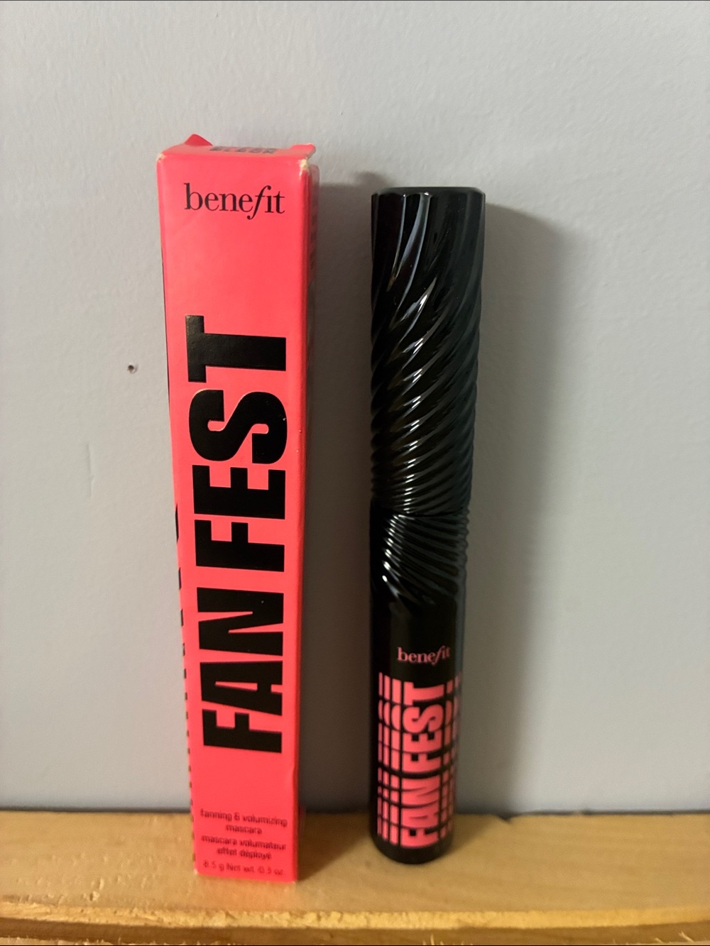 Benefit FAN FES T Mascara - Black with Pink Packaging